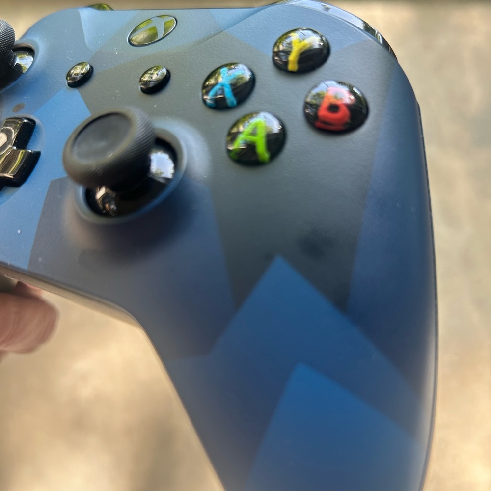 Microsoft XBOX Wireless Controller - Black and Blue
